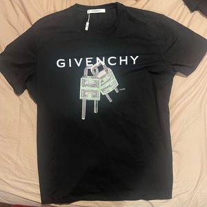 Givenchy 4G Lock Regular Fit T-Shirt. Worn a few times (no tag)